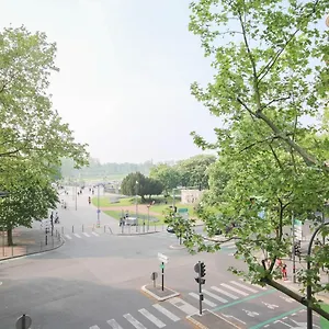 2-bedroom Flat + Private Car Park. Appartement